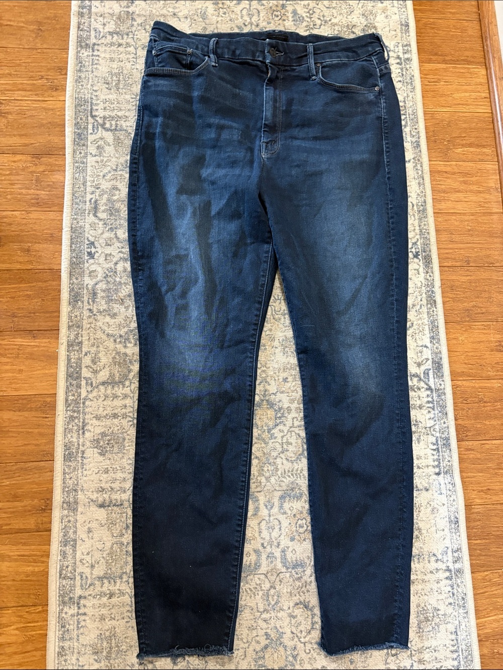 MOTHER - high waisted looker jeans  - Dark Blue - size 32 - fray hem